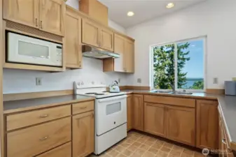 Bright & spacious kitchen & dining area all with incredible views.