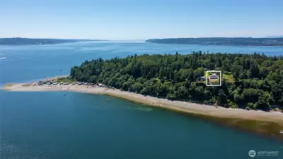 Beautiful sandy beaches on Hat Island