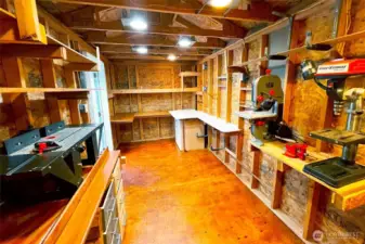 Vice, Band saw, Drill press, Router and router table comes with home