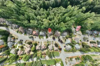 Excellently located close to Newcastle Golf Course, fun parks, delicious restaurants, great shops, plus easy access to I-90, I-405, Newcastle and Factoria.