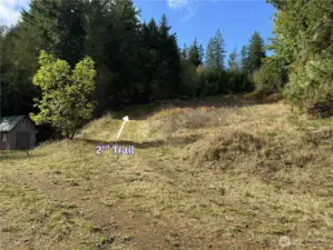 Start of 2nd trail to open area, loops to 1st trail.