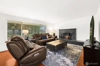 Large picture window looks out over the front yard & allows lots of natural lighting to flood this room.