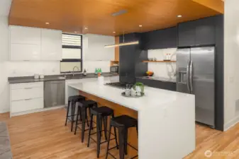 Waterfall design kitchen island in white pentalquartz
