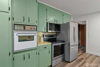Additional built in oven to cook for a crowd. Door through kitchen provides access to the laundry room, the wet/bar entertaining room, and the upstairs bedroom/bathroom.