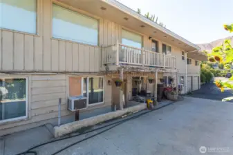 UNIT B - Entrance