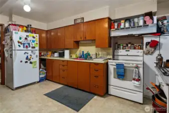 UNIT B - Kitchen