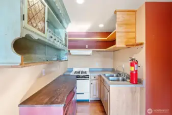 Detached ADU w/ Oversized Garage/Shop