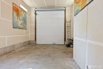 Detached Garage / Shop