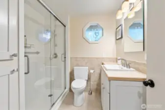 3/4 bath between the kitchen & bonus room.