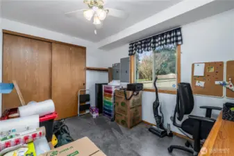 2nd bedroom used as office/craft room