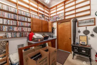 door in the garage leads to the .75bth and 2nd utility room