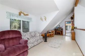 upper sitting area of the garage