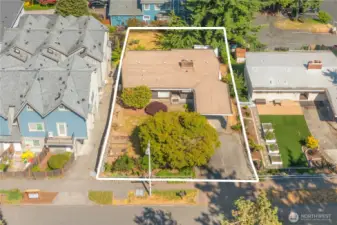 Frontage on Roosevelt and NE 10th Place for flexibility in options