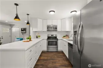 All kitchen appliances stay