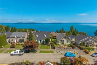 Uninterrupted, panoramic views with no power lines in sight—truly a rare find in North Tacoma.