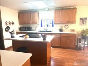 Large open kitchen with lots of cabinets