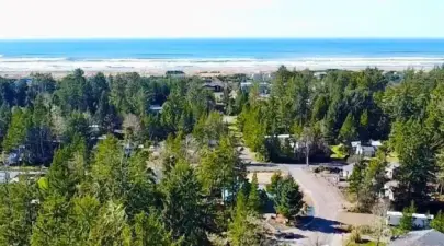 The beach is just 7 blocks away!