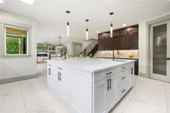 Quartz Island, Wet Bar & Walk-in Pantry