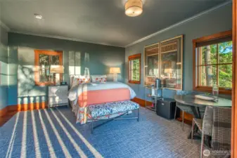 Let the sun in! Blue Cottage eBedroom ensuite. Filled with light, cozy, private, just the right size to relax and take in the sights and sounds of the day.