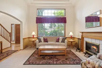 Living room/entry w/ gas fireplace