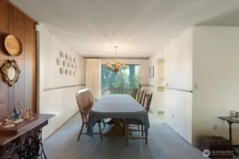 Dining space that can accommodate a large table.