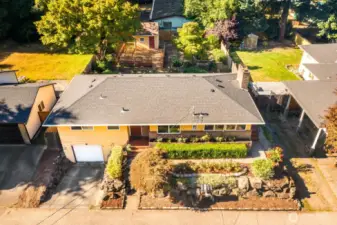 Well maintained home, good size lot, fully fenced