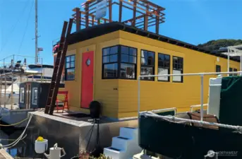Front of houseboat with new roof deck and hull