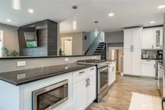 Large island w/eating bar, brand new gas oven, built in microwave