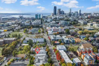 Living here you'll be so close to all the neighborhoods circling downtown Seattle.