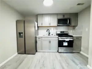 Brand NEW Kitchen with all NEW Stainless Steel Appliances