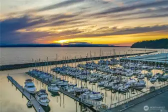 Gorgeous sunset at Des Moines Marina just a few minutes from the house.