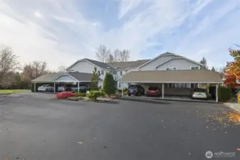 Also has one carport parking space