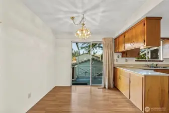 Dining area w access to deck and backyard