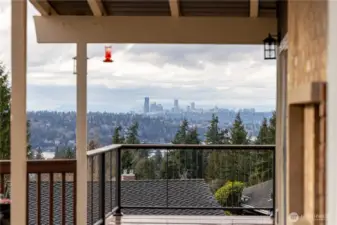Views of Olympic Mtns, DT Seattle & Lake Washington from under your covered patio.