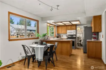 Dining with eating and dining space!