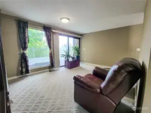 Family Room with access to Deck