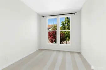 Main floor en-suite, 4th bedroom