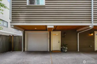 One car garage & never an issue with street parking