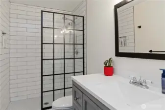 Freshly Updated Main Bathroom