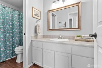 Upstairs full bathroom