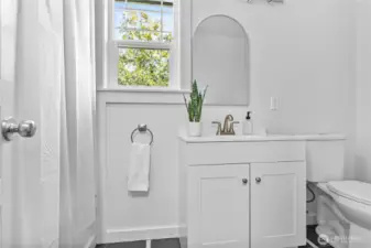 Tastefully updated full guest bathroom.