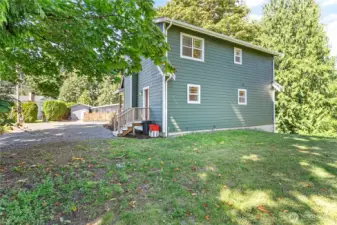 Looking at the other side of the house where the driveway is. You could easily store an RV or boat here!