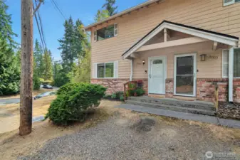 Corner unit townhome in 4-unit Pine Ray condo