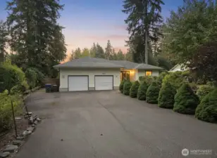 Welcome to this 3-bedroom single level home on the 17th fairway.