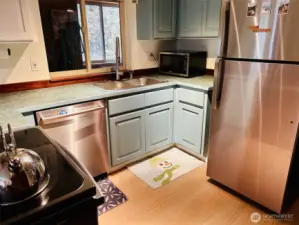 Efficient kitchen with all stainless appliances included