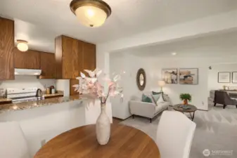 Nice pass-through from kitchen to dining room