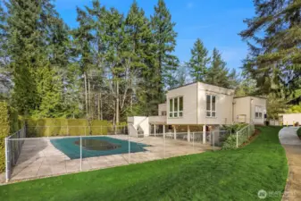 Outdoor pool & clubhouse