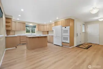 Lots of space in this kitchen.