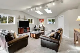 The huge Family room with skylights, vaulted ceiling and office nook is a fantastic place to enjoy your time.