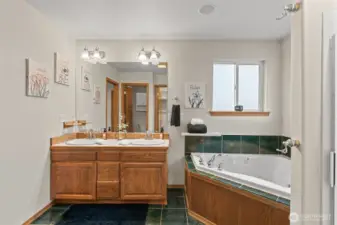 Primary bath, double sinks